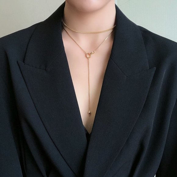 Minimalist Golden Y Necklace Knot Circle - Picture 9 of 12